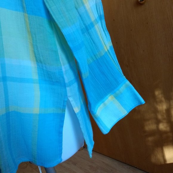 Liz Claiborne Lizsport  Blouse. - Picture 3 of 3